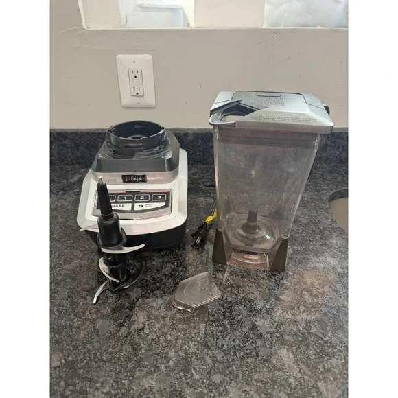 Ninja Professional Blender 1100W BL740 With 72oz Pitcher & Lid Tested - Picture 3 of 17